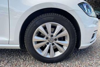 Volkswagen Golf 1.6 TDI SE [Nav] 5dr DSG