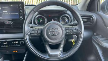 Toyota Yaris 1.5 Hybrid Design 5dr CVT
