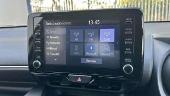 Toyota Yaris 1.5 Hybrid Design 5dr CVT