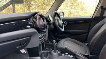 MINI Hatchback 5dr 1.5 Cooper Classic 5dr Auto