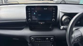 Toyota Yaris 1.5 Hybrid Design 5dr CVT