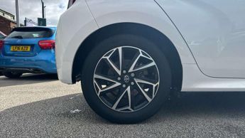 Toyota Yaris 1.5 Hybrid Design 5dr CVT