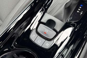 Toyota C-HR 2.0 Hybrid Design 5dr CVT