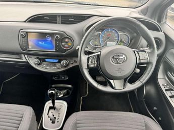 Toyota Yaris 1.5 Hybrid Design 5dr CVT