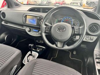 Toyota Yaris 1.5 Hybrid Design 5dr CVT