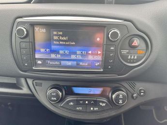 Toyota Yaris 1.5 Hybrid Design 5dr CVT