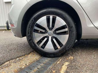 Volkswagen e-Golf 99kW e-Golf 35kWh 5dr Auto