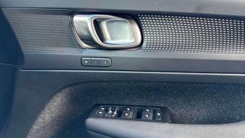 Volvo XC40 2.0 B4P R DESIGN Pro 5dr Auto