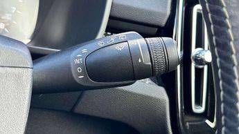Volvo XC40 2.0 B4P R DESIGN Pro 5dr Auto