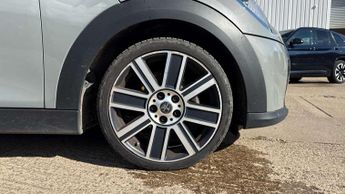 MINI Hatchback 5dr 1.5 Cooper Exclusive 5dr Auto