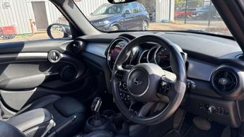 MINI Hatchback 5dr 1.5 Cooper Exclusive 5dr Auto