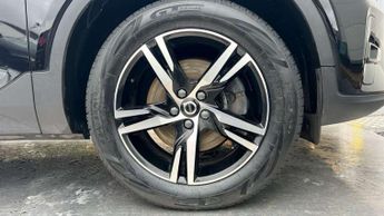 Volvo XC40 2.0 B3P Plus Dark 5dr Auto