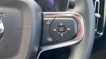 Volvo XC40 2.0 B3P Plus Dark 5dr Auto