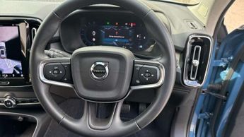 Volvo XC40 2.0 B4P Ultimate Dark 5dr Auto