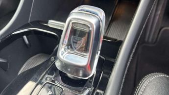 Volvo XC40 2.0 B4P Ultimate Dark 5dr Auto