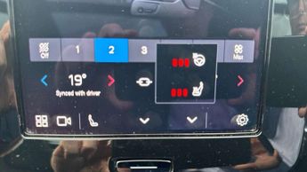 Volvo XC40 2.0 B4P Ultimate Dark 5dr Auto