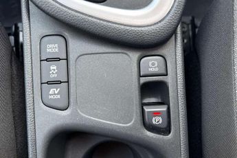 Toyota Yaris 1.5 Hybrid Design 5dr CVT