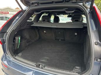 Volvo XC60 2.0 B5P R DESIGN 5dr AWD Geartronic