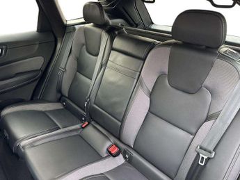Volvo XC60 2.0 B5P R DESIGN 5dr AWD Geartronic