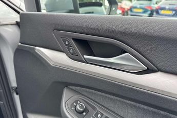 Volkswagen Golf 2.0 TDI Life 5dr DSG