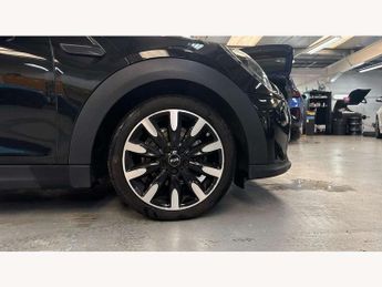 MINI Hatchback 5dr 1.5 Cooper Exclusive 5dr Auto
