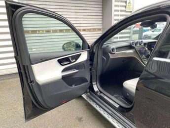 Mercedes-Benz GLC GLC 300 4Matic AMG Line 5dr 9G-Tronic