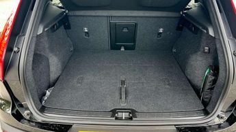 Volvo XC40 2.0 B3P Plus Dark 5dr Auto