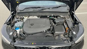 Volvo XC40 2.0 B3P Plus Dark 5dr Auto