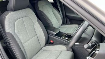 Volvo XC40 2.0 B4P Plus Dark 5dr Auto