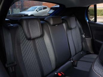 Peugeot 208 1.2 Hybrid 100 Allure 5dr e-DSC6