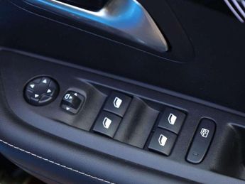 Peugeot 208 1.2 Hybrid 100 Allure 5dr e-DSC6