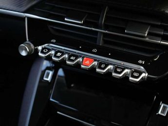 Peugeot 208 1.2 Hybrid 100 Allure 5dr e-DSC6