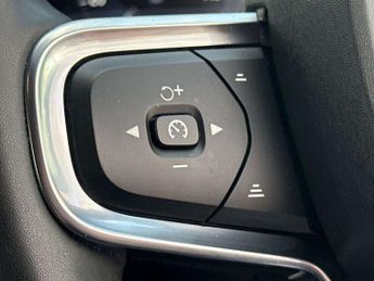 Volvo XC40 2.0 B4P R DESIGN Pro 5dr Auto [7 speed]