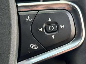 Volvo XC40 2.0 B4P R DESIGN Pro 5dr Auto [7 speed]