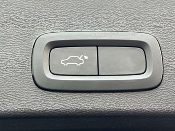 Volvo XC40 2.0 B4P R DESIGN Pro 5dr Auto [7 speed]