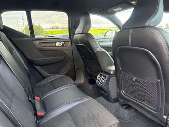 Volvo XC40 2.0 B4P R DESIGN Pro 5dr Auto [7 speed]