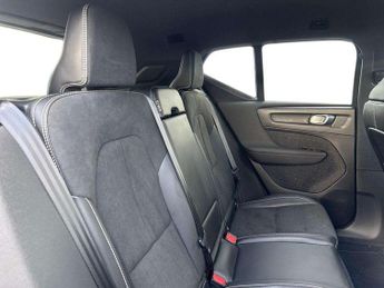 Volvo XC40 2.0 B4P R DESIGN Pro 5dr Auto [7 speed]