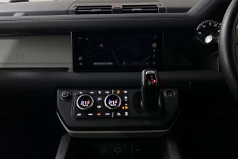 Land Rover Defender 3.0 D300 X-Dynamic S 110 5dr Auto