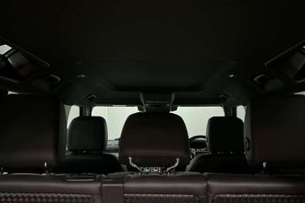 Land Rover Defender 3.0 D300 X-Dynamic S 110 5dr Auto