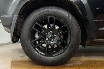 Land Rover Defender 3.0 D300 X-Dynamic S 110 5dr Auto