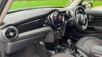 MINI Hatchback 5dr 1.5 Cooper Classic 5dr Auto