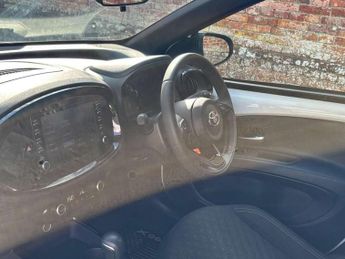 Toyota Aygo X 1.0 VVT-i Edge 5dr Auto