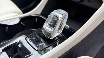 Volvo XC40 2.0 B4P Inscription Pro 5dr Auto