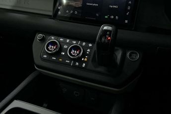 Land Rover Defender 3.0 D250 X-Dynamic SE 110 5dr Auto