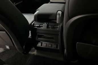 Land Rover Defender 3.0 D250 X-Dynamic SE 110 5dr Auto