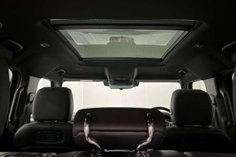 Land Rover Defender 3.0 D250 X-Dynamic SE 110 5dr Auto