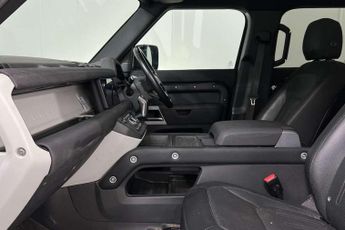 Land Rover Defender 3.0 D250 X-Dynamic SE 110 5dr Auto