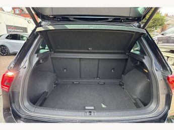Volkswagen Tiguan 2.0 TSi 190 4Motion R-Line Tech 5dr DSG