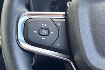 Volvo XC40 2.0 B3P Core 5dr Auto