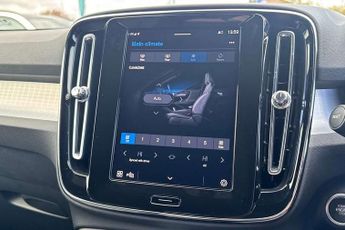Volvo XC40 2.0 B3P Core 5dr Auto
